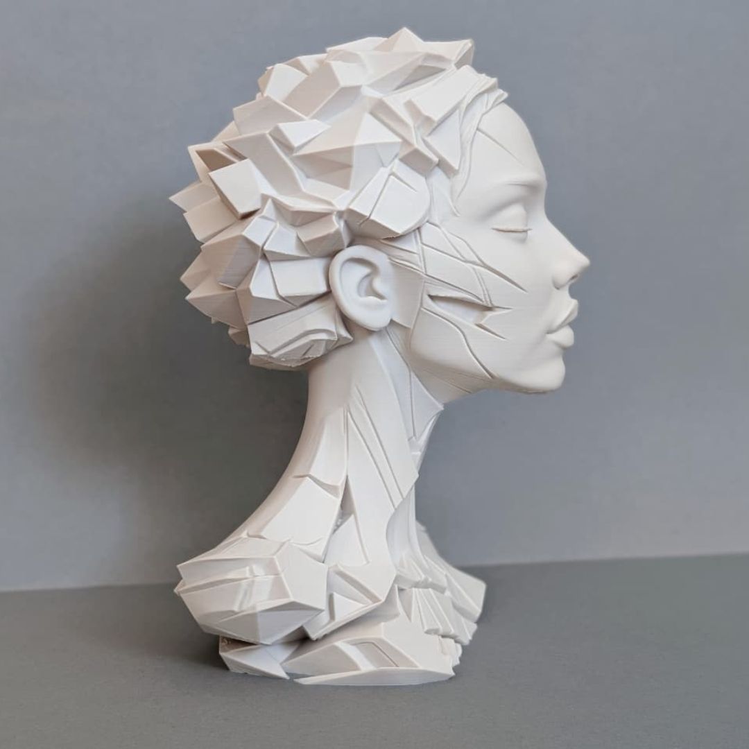 Fragmented Serenity – Modern Geometric Sculpture