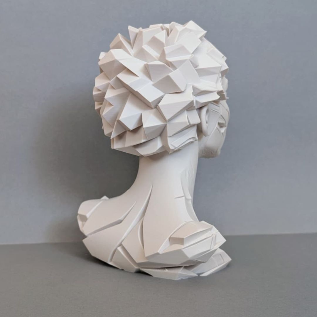 Fragmented Serenity – Modern Geometric Sculpture